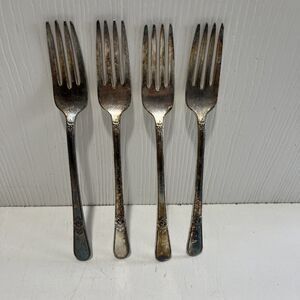 4︱Silver Plate ︱Dinner Forks ︱1847 Rogers Bros ︱Adoration ︱Vintage